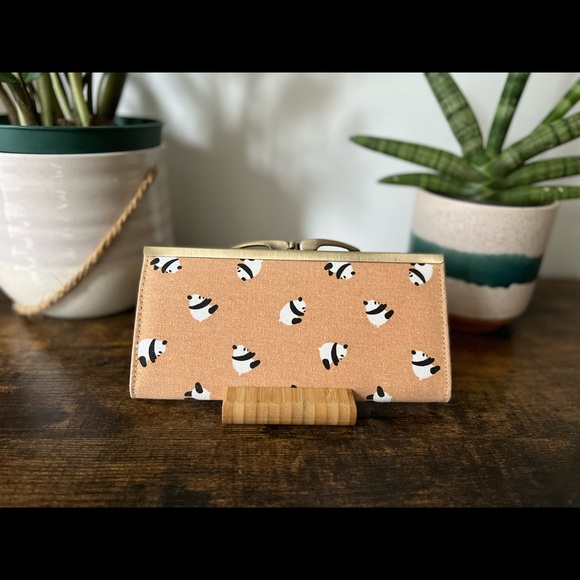 NWOT Panda Wallet - Picture 2 of 4